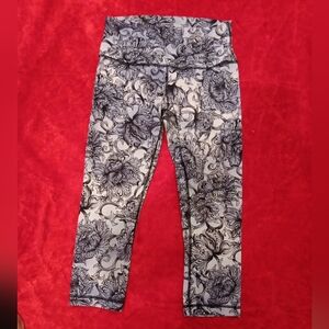 Lululemon Wunder Under Crop High Rise 21” Size Floral Purple Grey Black Size 8